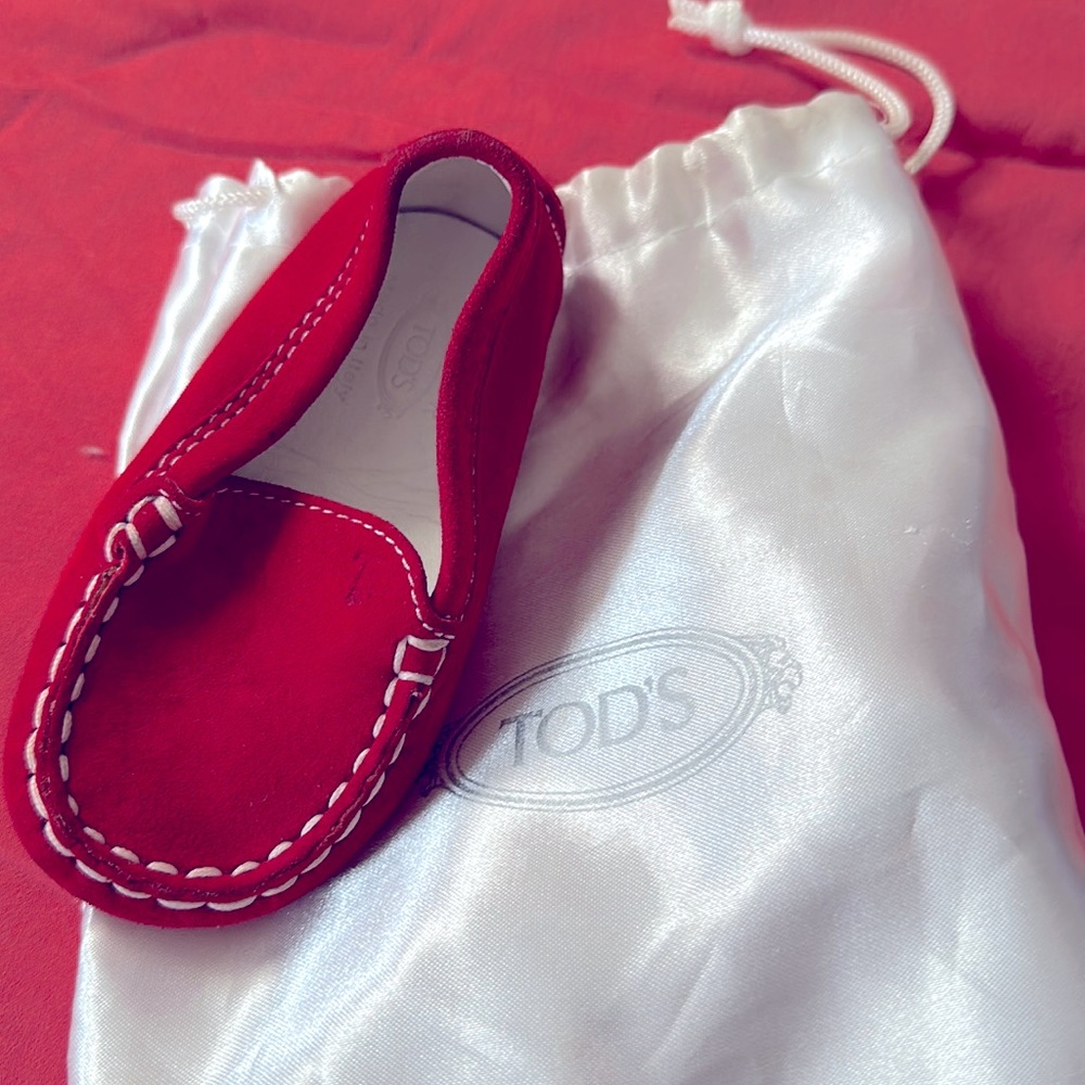Tod’s size 4C red moccasin toddler.
